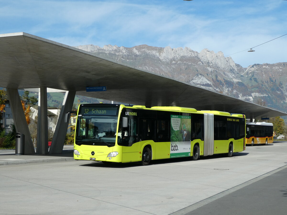 (229'503) - Aus Liechtenstein: Nr. 61/FL 39'861 - Mercedes am 20. Oktober 2021 beim Bahnhof Buchs