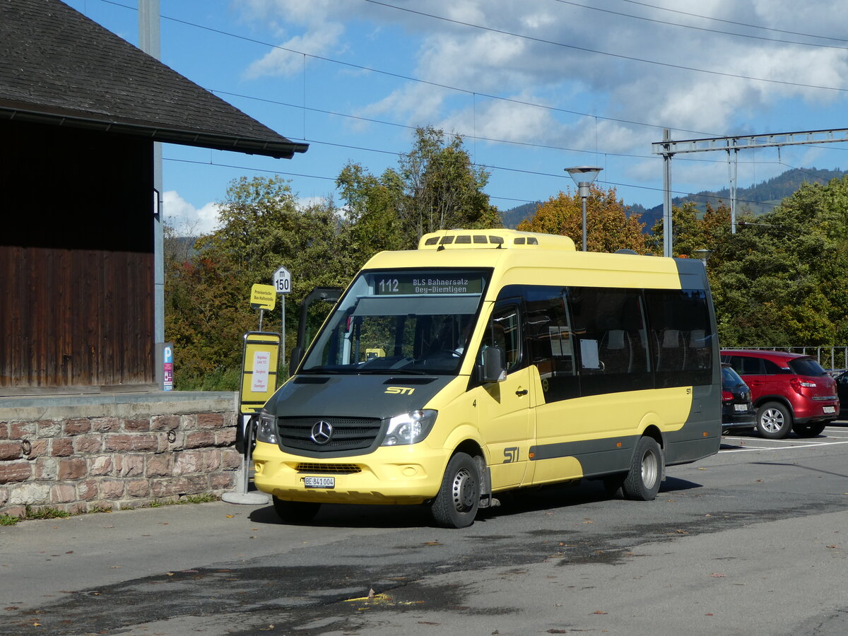 (229'555) - STI Thun - Nr. 4/BE 841'004 - Mercedes am 21. Oktober 2021 beim Bahnhof Wimmis