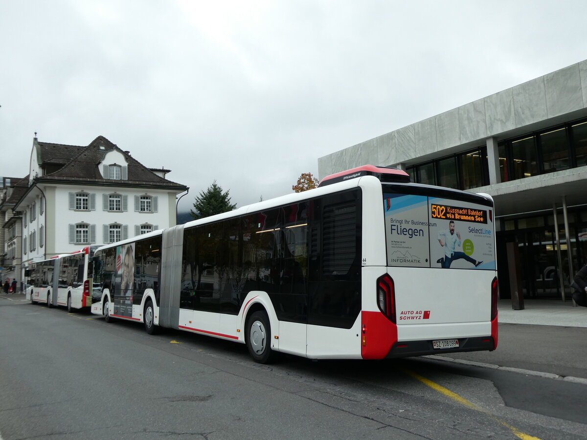 (229'630) - AAGS Schwyz - Nr. 42/SZ 107'995 - MAN am 22. Oktober 2021 in Schwyz, Zentrum