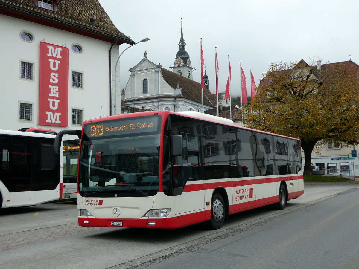 (229'633) - AAGS Schwyz - Nr. 21/SZ 10'121 - Mercedes am 22. Oktober 2021 in Schwyz, Zentrum