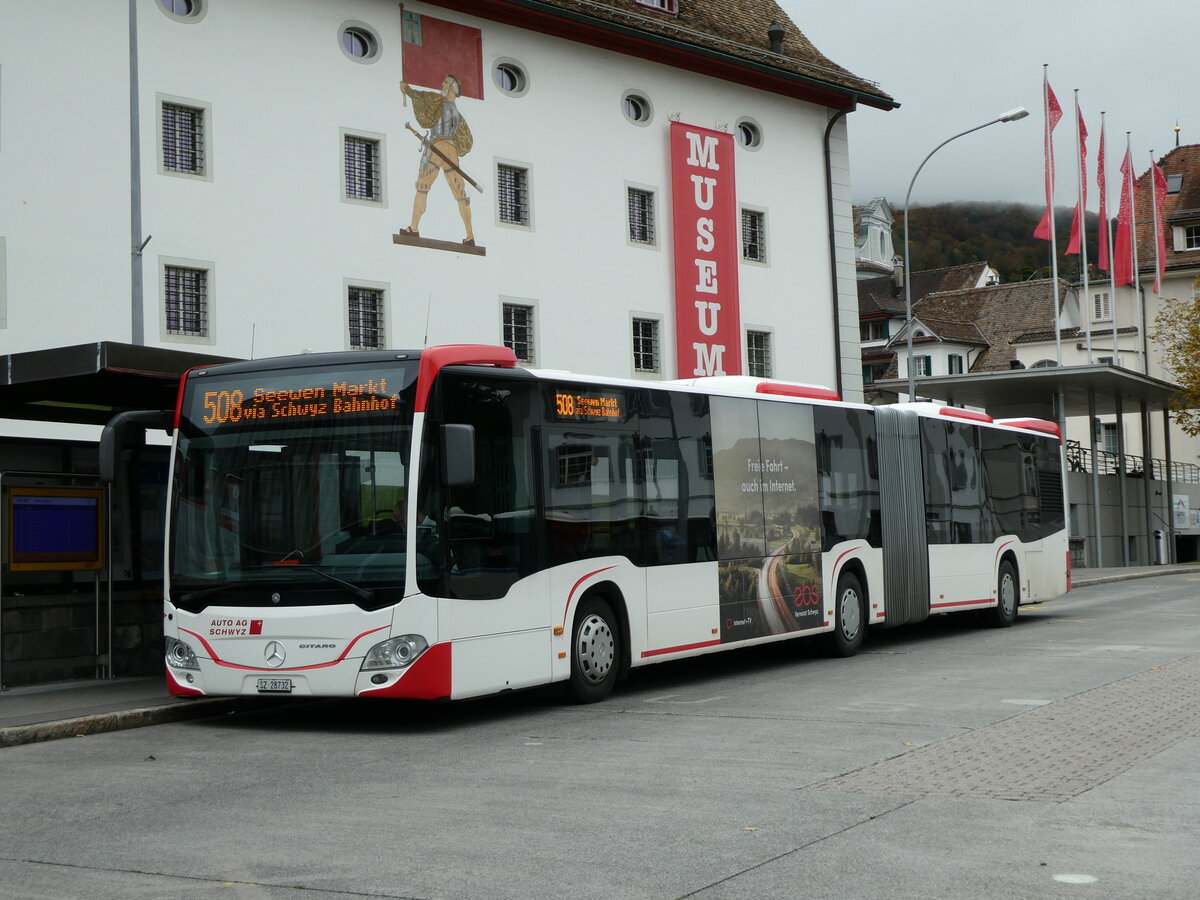 (229'638) - AAGS Schwyz - Nr. 32/SZ 28'732 - Mercedes am 22. Oktober 2021 in Schwyz, Zentrum