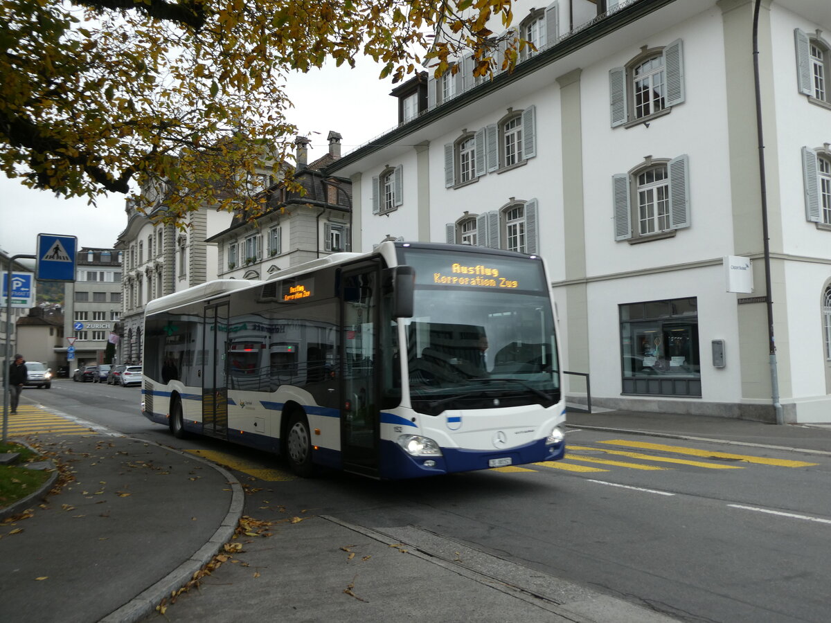 (229'647) - ZVB Zug - Nr. 152/ZG 88'152 - Mercedes am 22. Oktober 2021 in Schwyz, Zentrum