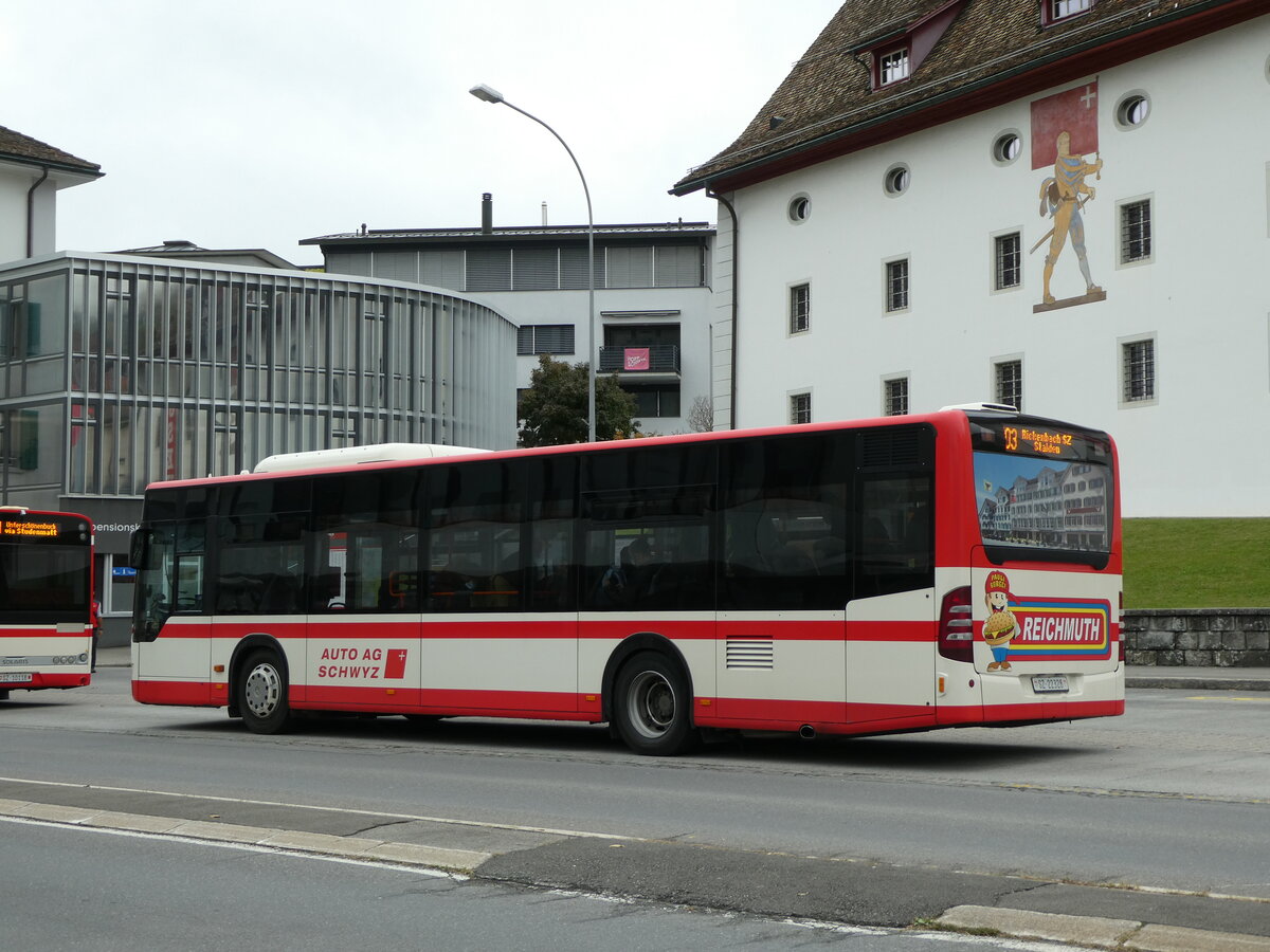 (229'651) - AAGS Schwyz - Nr. 28/SZ 22'328 - Mercedes am 22. Oktober 2021 in Schwyz, Zentrum