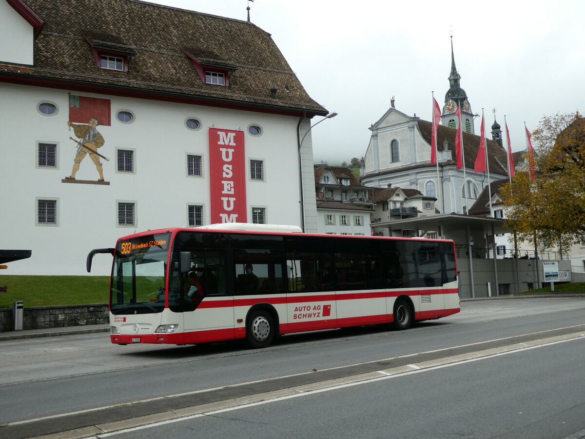 (229'652) - AAGS Schwyz - Nr. 28/SZ 22'328 - Mercedes am 22. Oktober 2021 in Schwyz, Zentrum