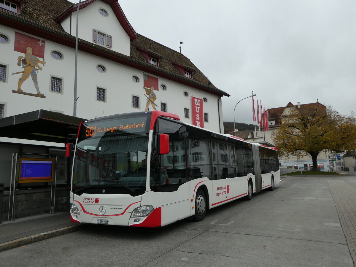 (229'669) - AAGS Schwyz - Nr. 51/SZ 124'900 - Mercedes (ex Auf der Maur, Steinen Nr. 251; ex ZVB Zug Nr. 62) am 22. Oktober 2021 in Schwyz, Zentrum