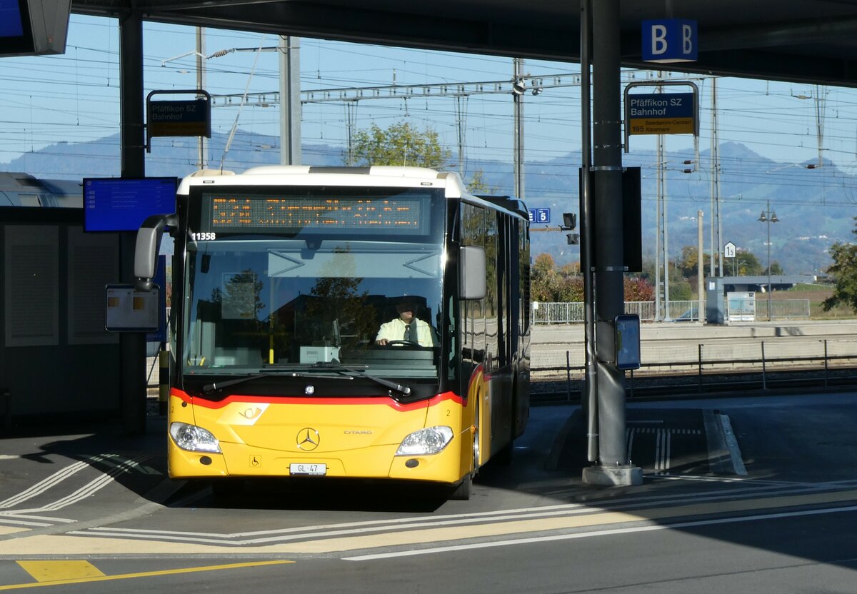 (229'802) - Niederer, Filzbach - Nr. 2/GL 47 - Mercedes am 23. Oktober 2021 beim Bahnhof Pfffikon