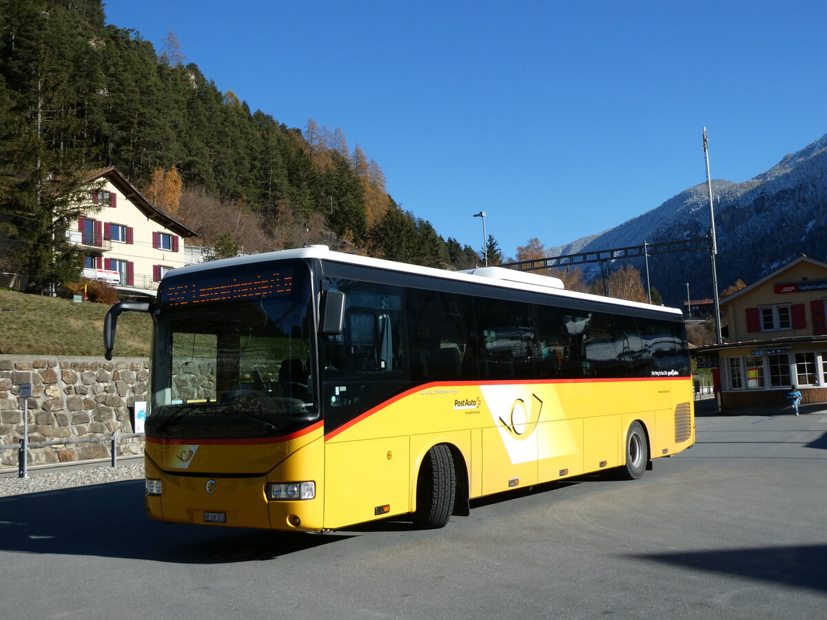 (230'039) - PostAuto Graubnden - GR 106'553 - Irisbus am 6. November 2021 beim Bahnhof Tiefencastel