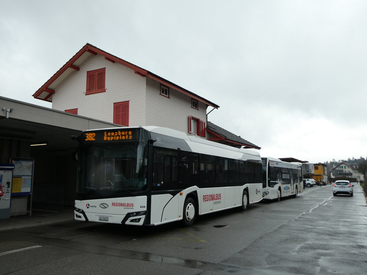 (230'762) - Knecht, Windisch - Nr. 434/AG 6407 - Solaris am 14. November 2021 beim Bahnhof Mgenwil