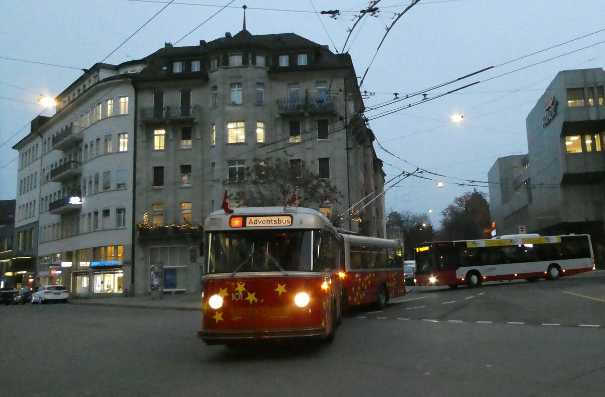 (231'366) - VW Winterthur - Nr. 101 - FBW/SWS Gelenktrolleybus am 15. Dezember 2021 beim Hauptbahnhof Winterthur