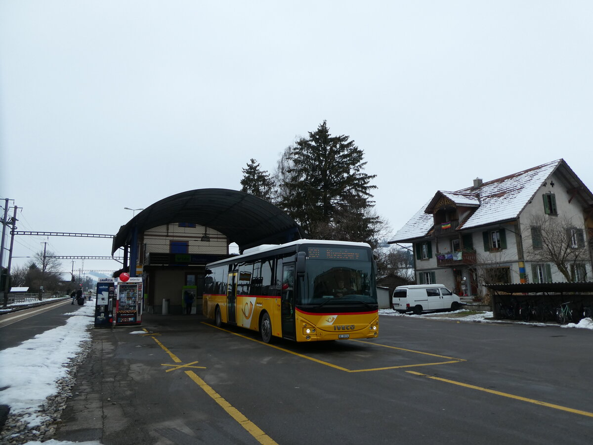 (231'430) - Engeloch, Riggisberg - Nr. 13/BE 98'334 - Iveco am 17. Dezember 2021 beim Bahnhof Thurnen