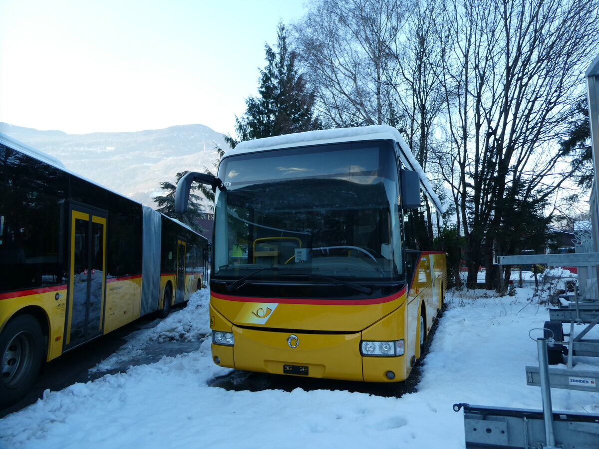 (231'497) - TMR Martigny - Nr. 136 - Irisbus am 18. Dezember 2021 in Martigny, Garage