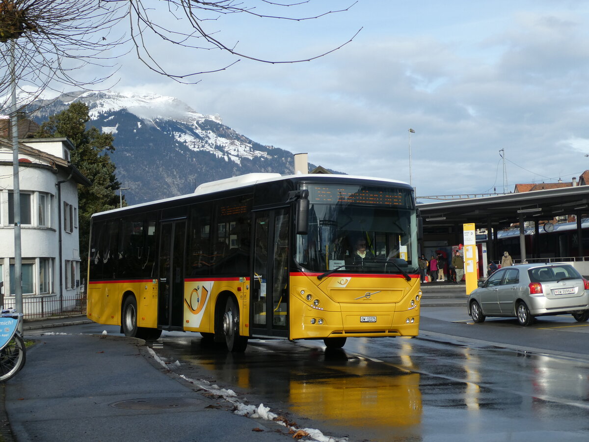 (231'589) - PostAuto Zentralschweiz - Nr. 12/OW 12'275 - Volvo (ex Dillier, Sarnen Nr. 12) am 26. Dezember 2021 beim Bahnhof Sarnen