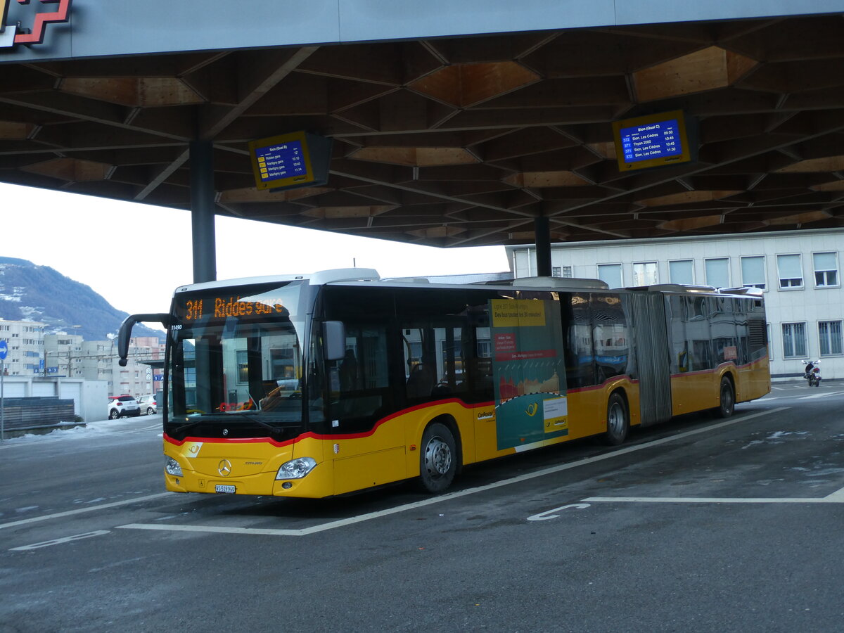 (231'611) - PostAuto Wallis - Nr. 58/VS 519'940 - Mercedes am 1. Januar 2022 beim Bahnhof Sion