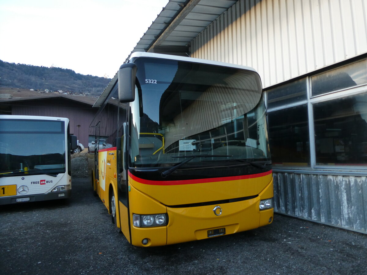 (231'687) - TMR Martigny - Nr. 139 - Irisbus am 1. Januar 2022 in Leytron, Garage Buchard