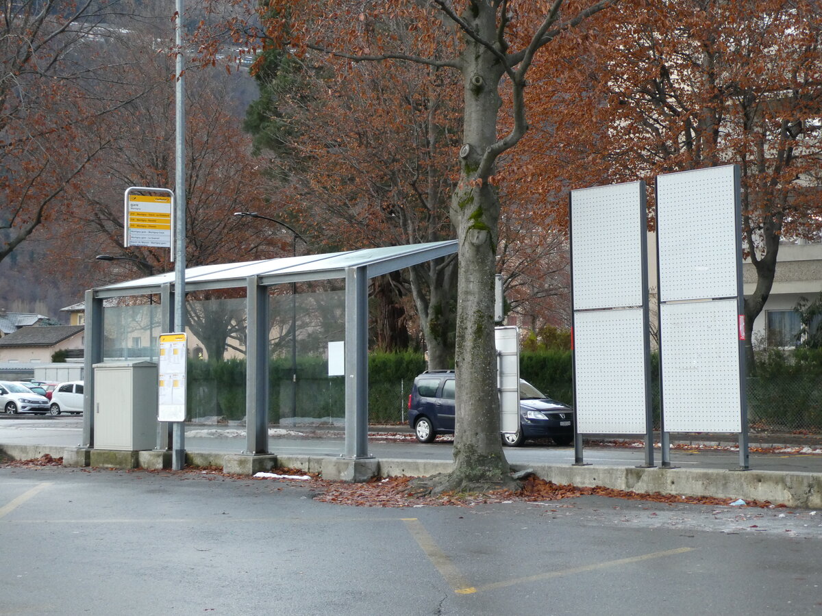 (231'703) - PostAuto/TMR-Haltestellen am 2. Januar 2022 beim Bahnhof Martigny