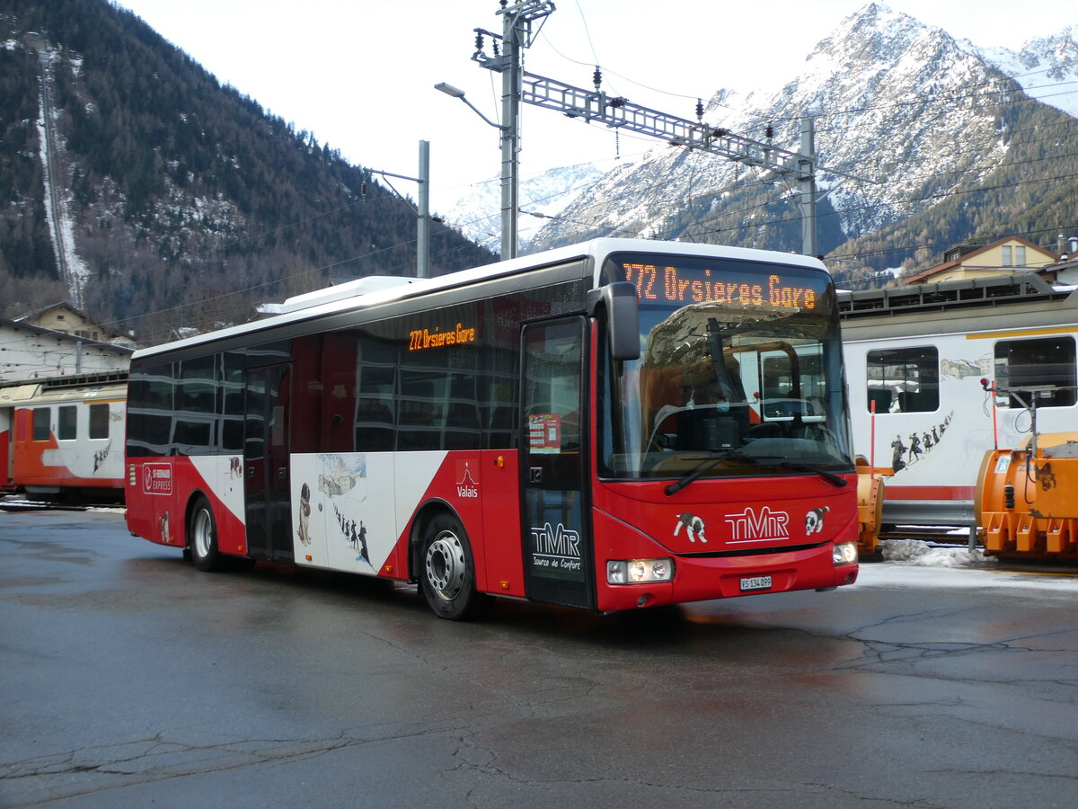 (231'727) - TMR Martigny - Nr. 17/VS 134'099 - Irisbus am 2. Januar 2022 in Orsires, Garage