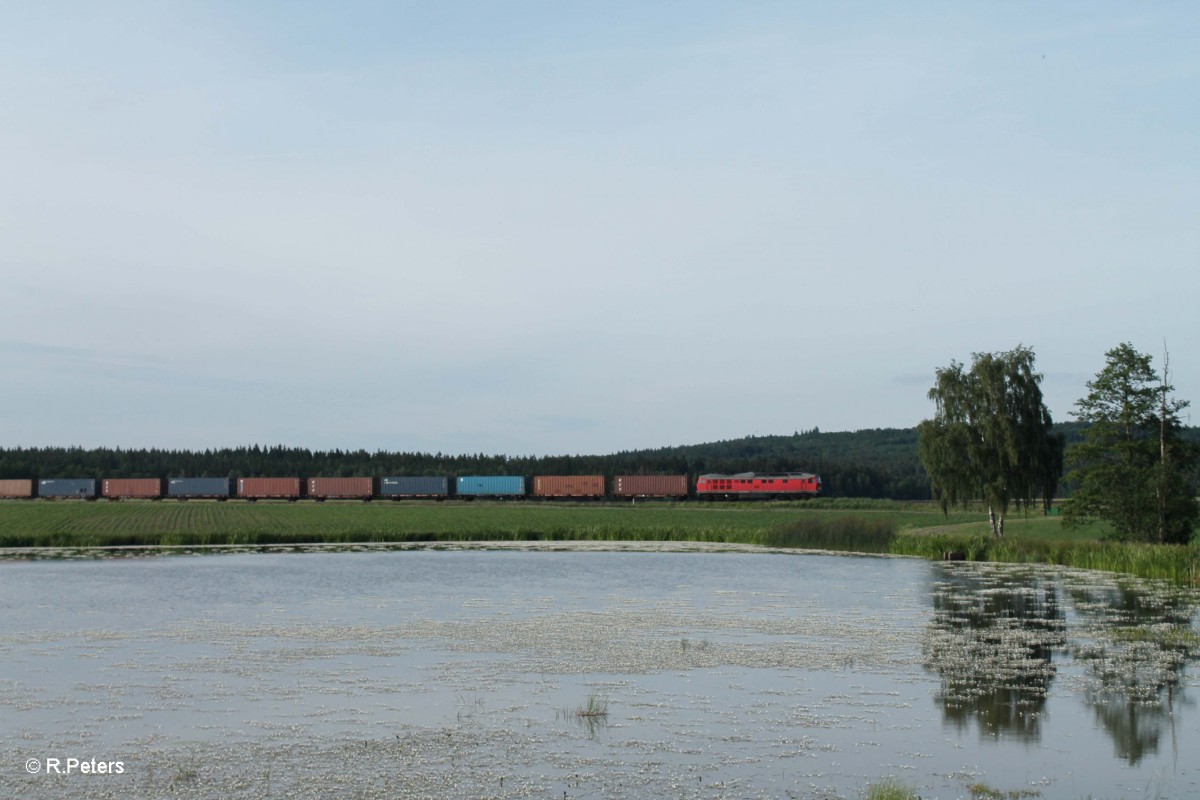 232 280 zieht bei Oberteich den KT 47380  Altenschwander  BMW Containerzug, Furth im Wald umleiter bei Oberteich. 17.06.15