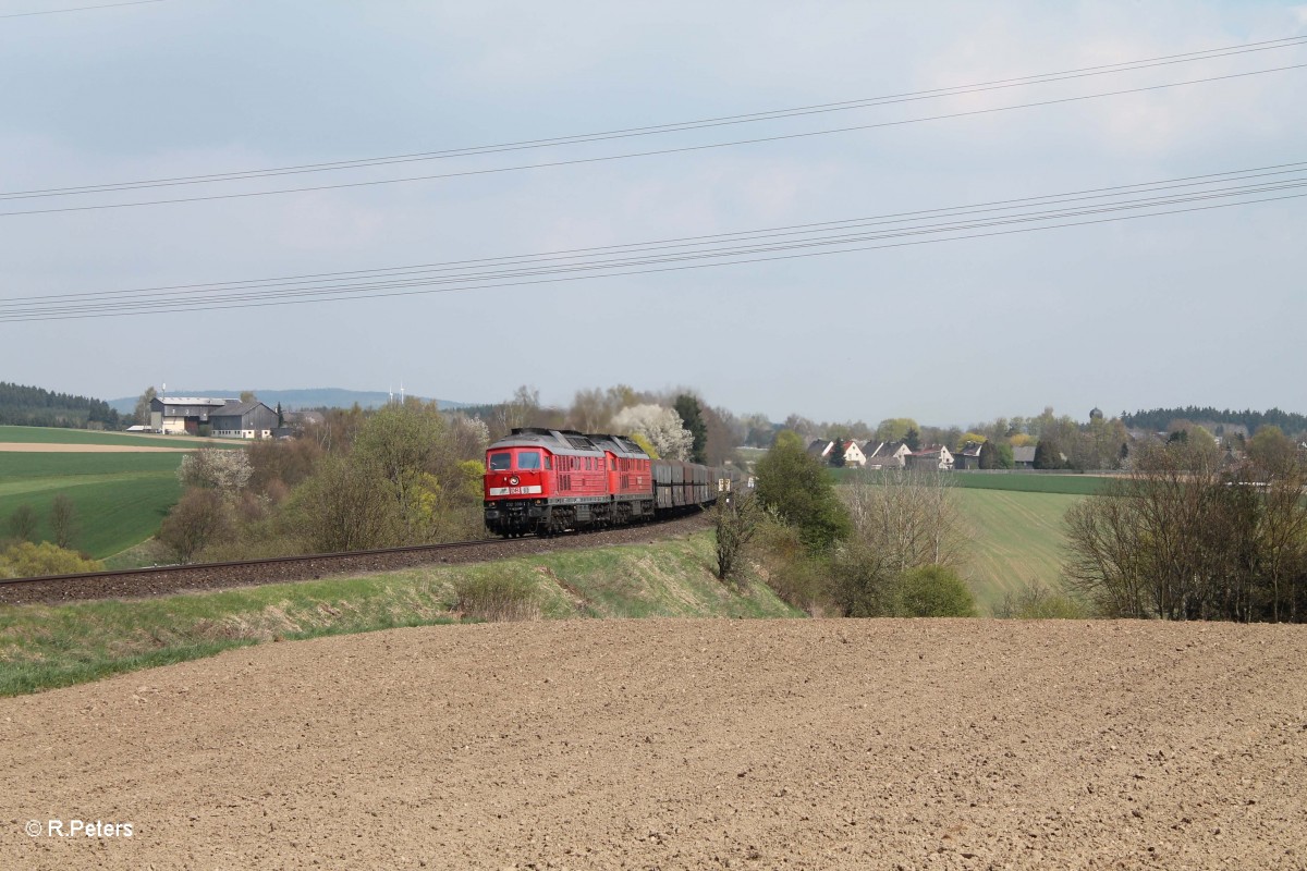 232 330-1 und 232 618-9 mit dem 47396 Kokszug Cheb - Nürnberg beim Viadukt Seußen. 13.04.14