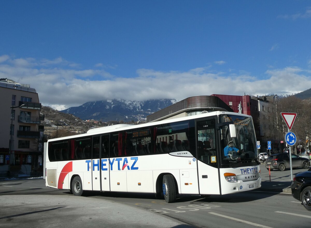 (232'193) - Theytaz, Sion - VS 11'006 - Setra am 21. Januar 2022 beim Bahnhof Sion