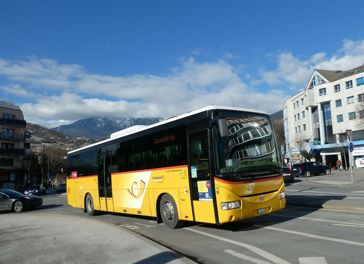 (232'218) - PostAuto Wallis - Nr. 16/VS 365'406 - Irisbus am 21. Januar 2022 beim Bahnhof Sion