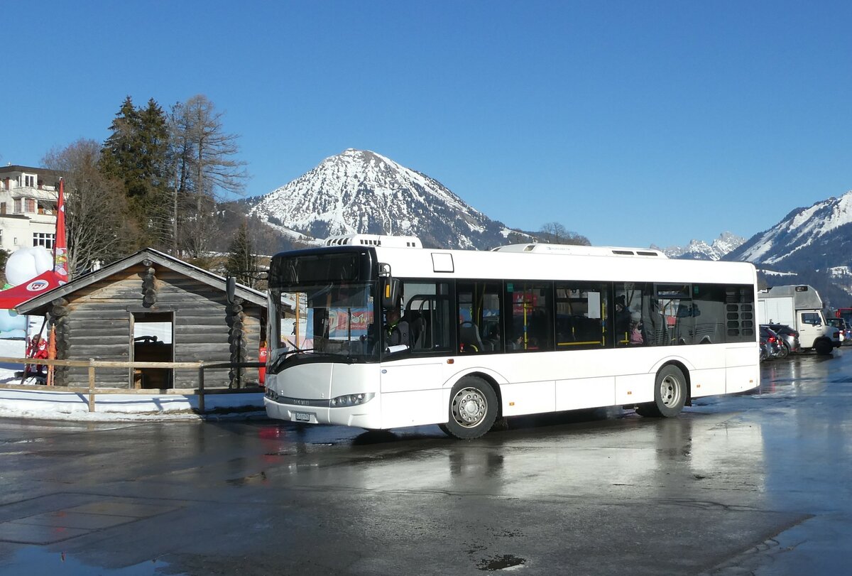 (232'287) - Interbus, Yverdon - Nr. 42/VS 537'975 - Solaris (ex BRH ViaBus, D-Speyer; ex FirstGroup Rhein-Neckar, D-Speyer) am 22. Januar 2022 in Leysin, Centre sportif (Einsatz Leysin-Excursions)