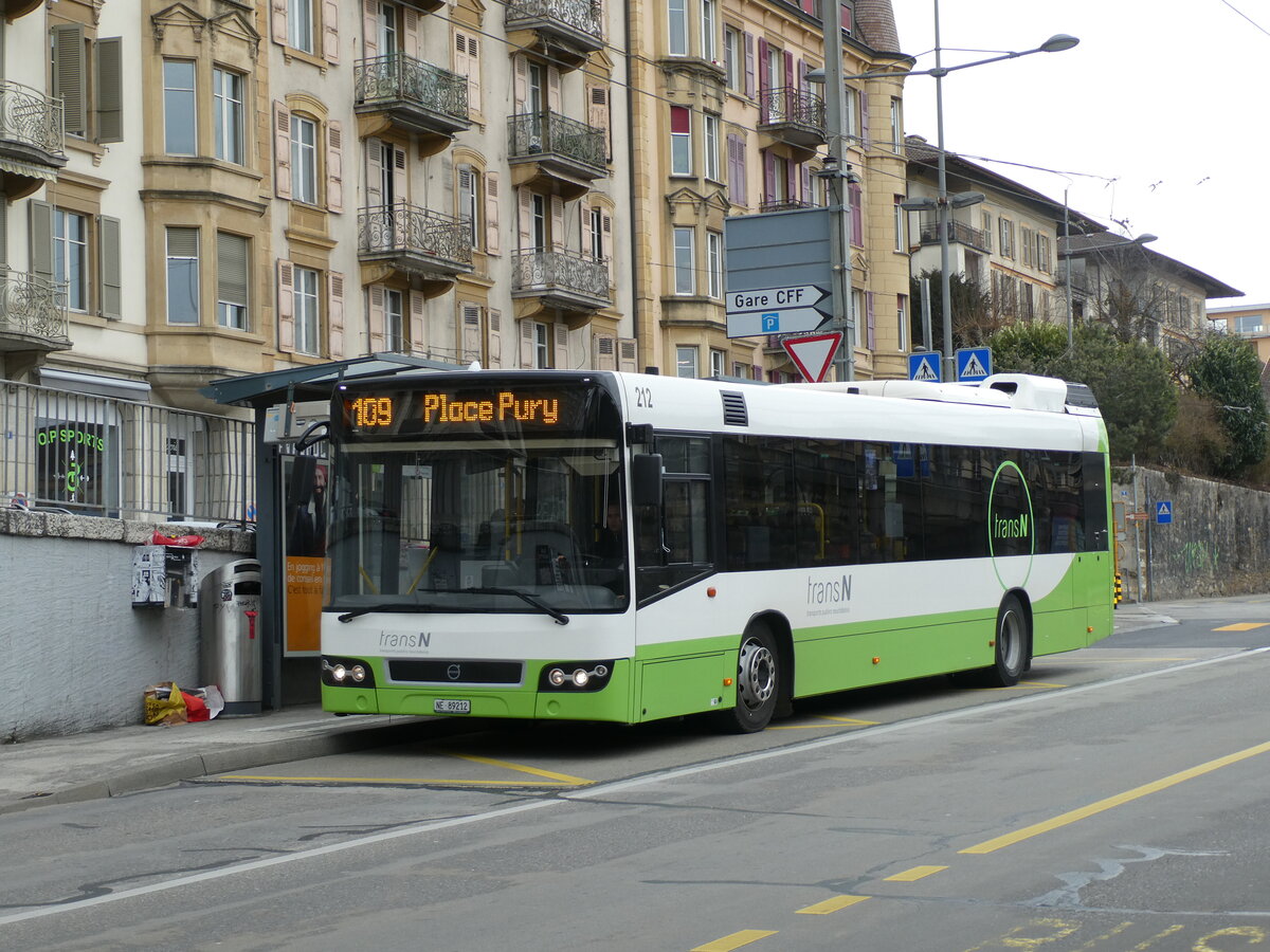 (232'692) - transN, La Chaux-de-Fonds - Nr. 212/NE 89'212 - Volvo (ex TN Neuchtel Nr. 212) am 6. Februar 2022 am 6. Februar 2022 beim Bahnhof Neuchtel