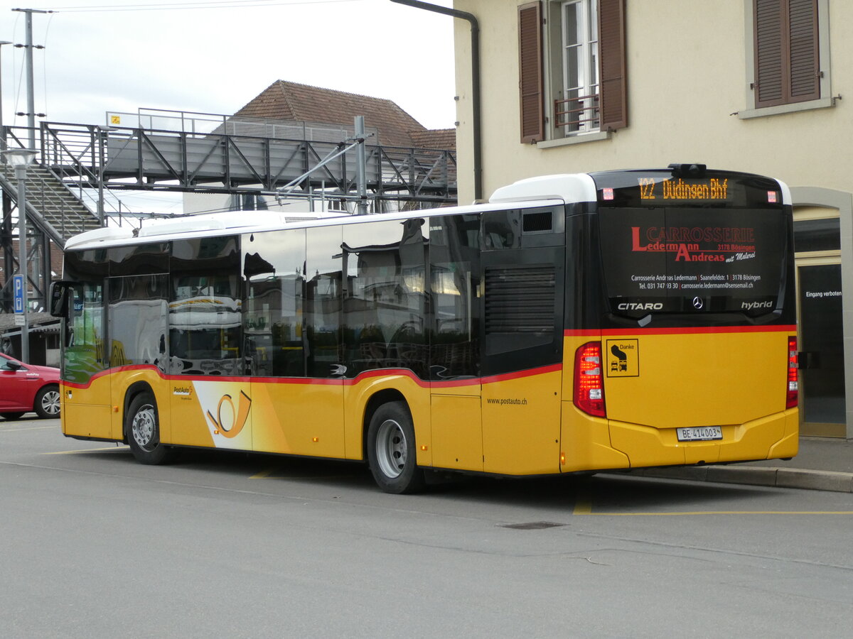 (232'731) - PostAuto Bern - Nr. 3/BE 414'003 - Mercedes am 6. Februar 2022 beim Bahnhof Kerzers