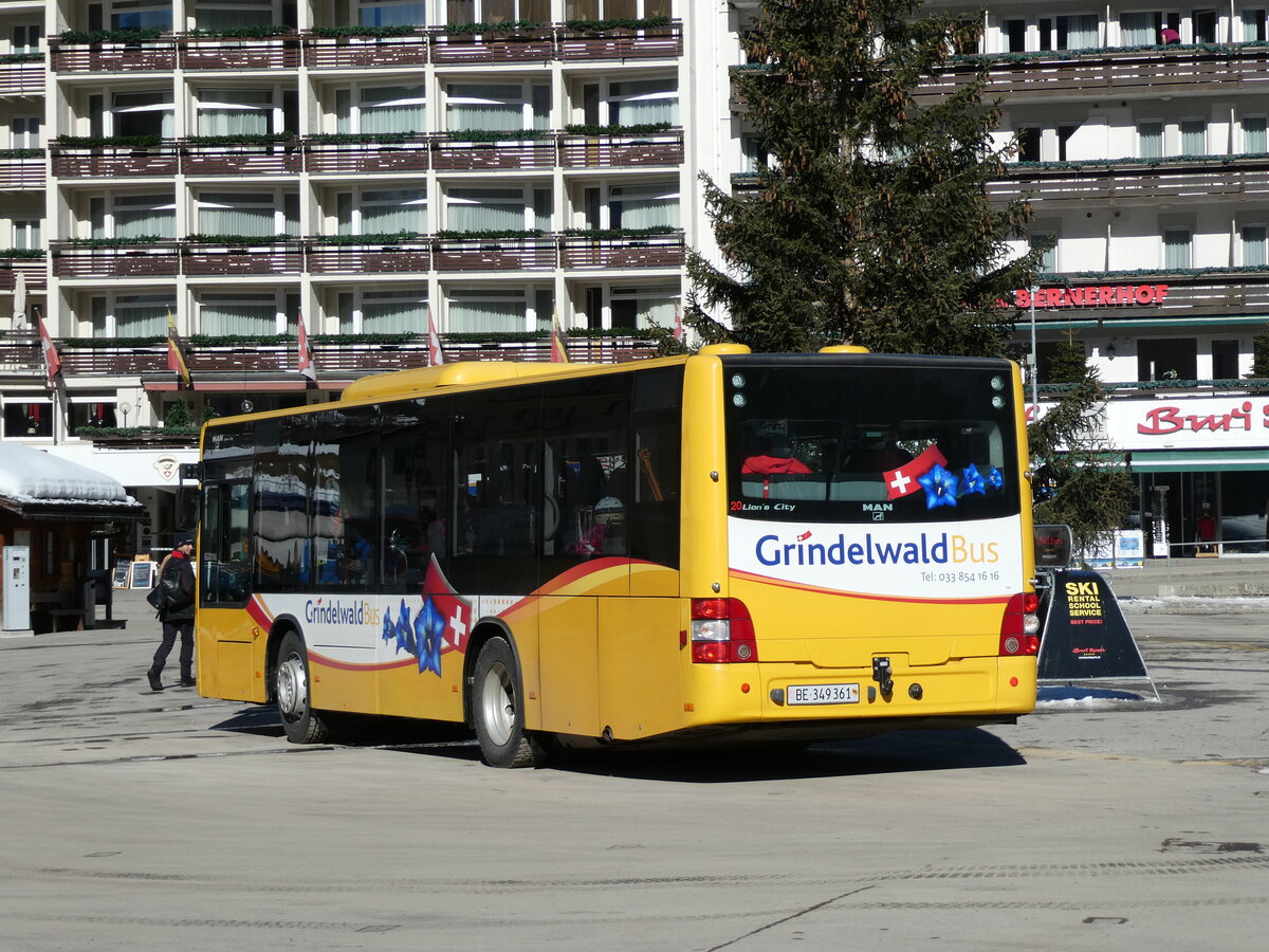(232'828) - Grindelwaldbus, Grindelwald - Nr. 20/BE 349'361 - MAN/Gppel am 13. Februar 2022 beim Bahnhof Grindelwald