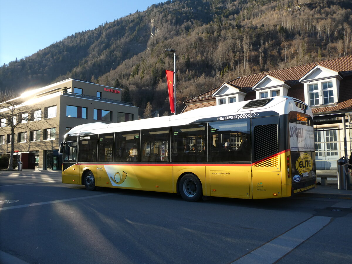 (232'897) - PostAuto Bern - BE 610'544 - Volvo am 13. Februar 2022 beim Bahnhof Interlaken Ost