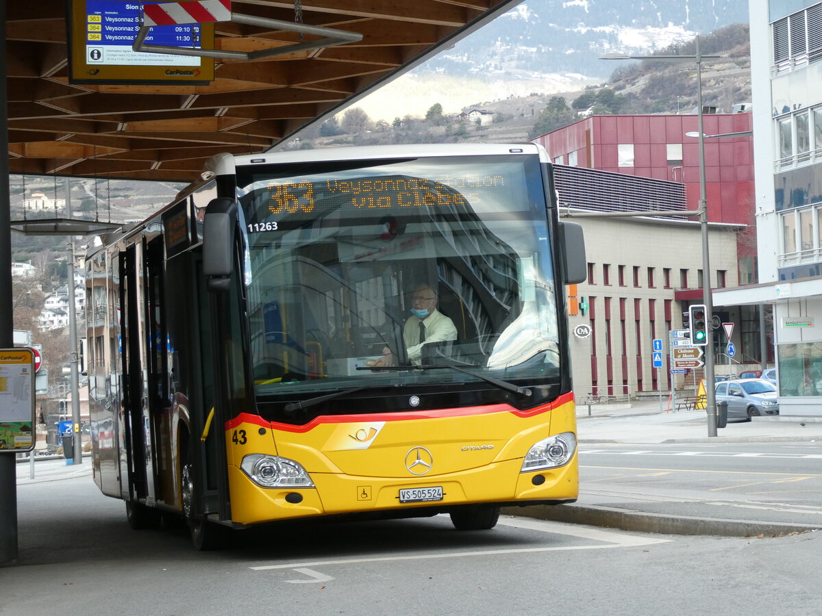 (232'998) - PostAuto Wallis - Nr. 43/VS 505'524 - Mercedes am 20. Februar 2022 beim Bahnhof Sion