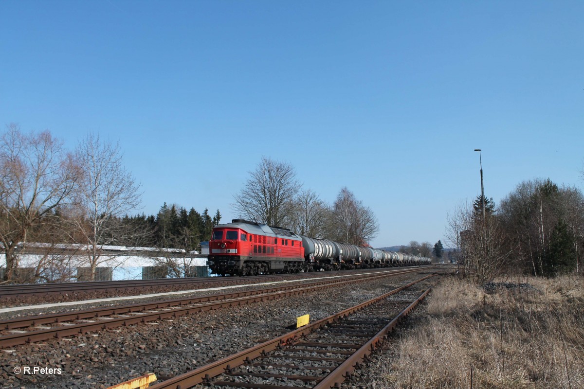 233 357-2 wartet in Pechbrunn mit dem Kesselzug N�rnberg - Hof auf die Weiterfahrt. 17.03.16