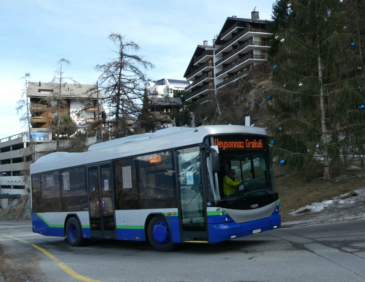 (233'023) - Interbus, Kerzers - VS 132'933 - Scania/Hess (ex TPL Lugano Nr. 208) am 20. Februar 2022 in Veysonnaz, Station (Einsatz Theytaz)