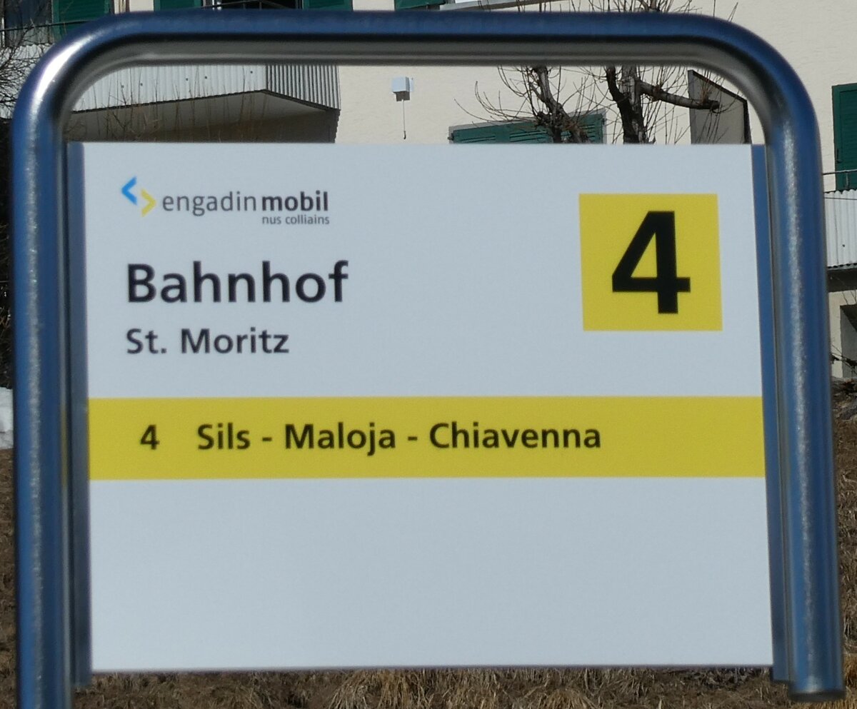 (233'664) - engadin mobil/PostAuto-Haltestellenschild - St. Moritz, Bahnhof - am 10. Mrz 2022