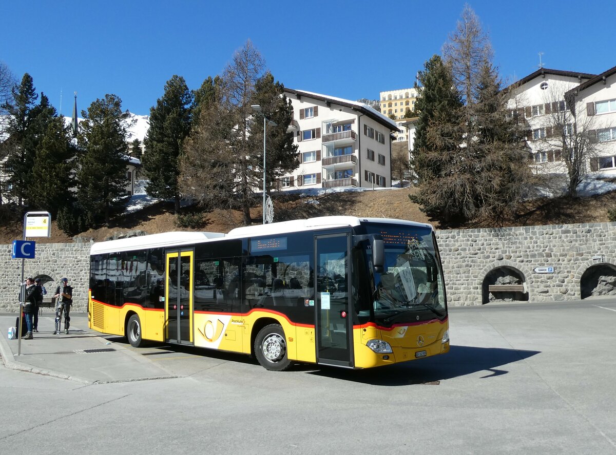 (233'678) - PostAuto Graubnden - GR 162'989 - Mercedes am 10. Mrz 2022 beim Bahnhof St. Moritz
