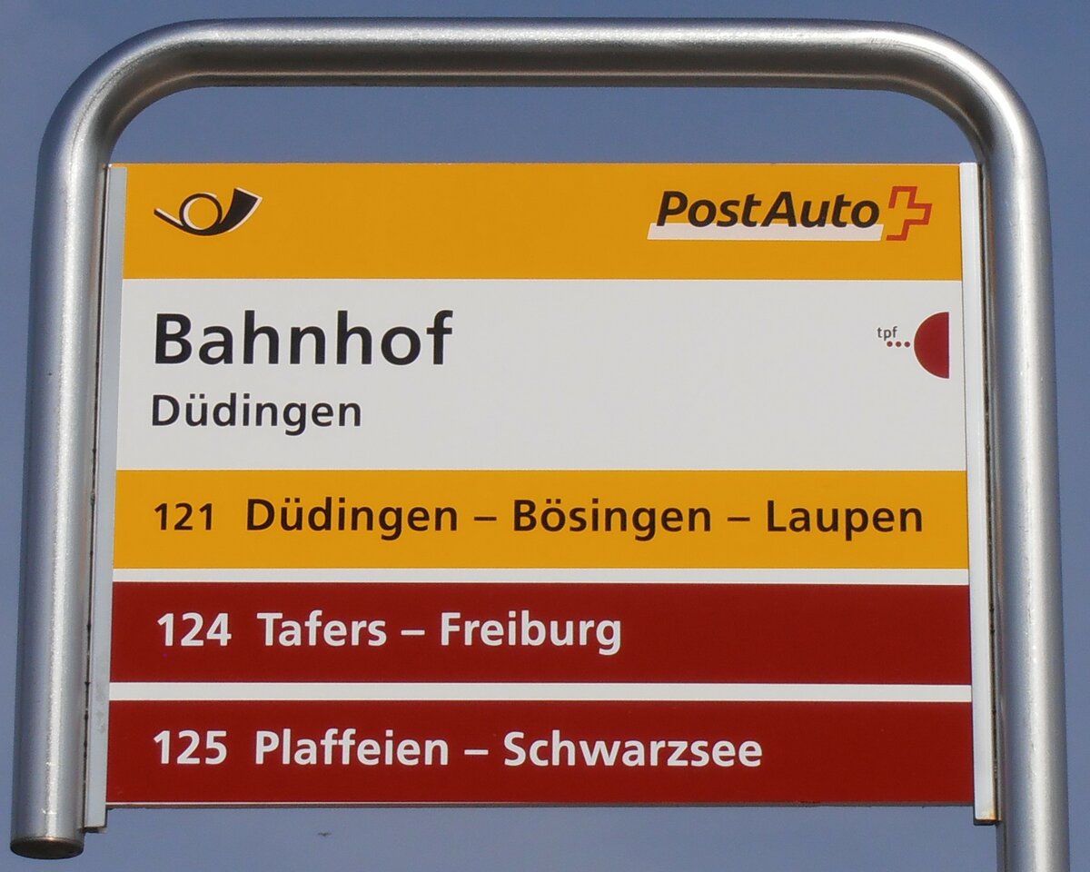 (233'833) - PostAuto/tpf-Haltestellenschild - Ddingen, Bahnhof - am 12. Mrz 2022
