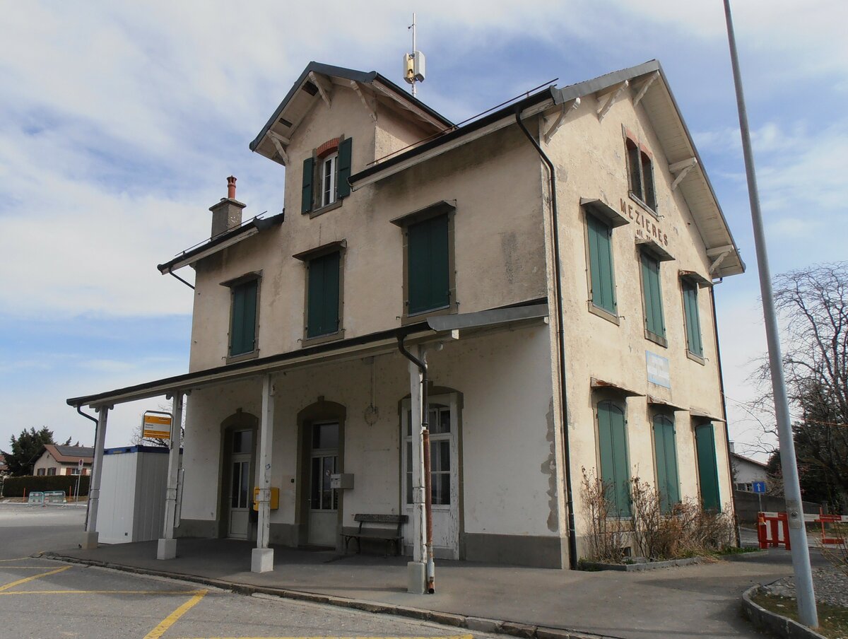 (233'918) - PostAuto-Haltestelle am 13. Mrz 2022 in Mzires, Station