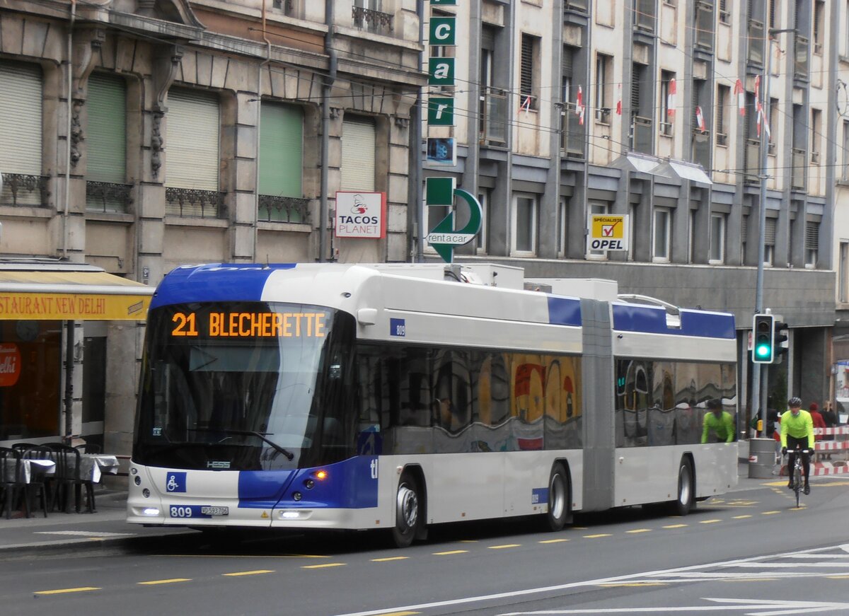 (233'960) - TL Lausanne - Nr. 809/VD 593'706 - Hess/Hess Gelenktrolleybus am 13. Mrz 2022 beim Bahnhof Lausanne