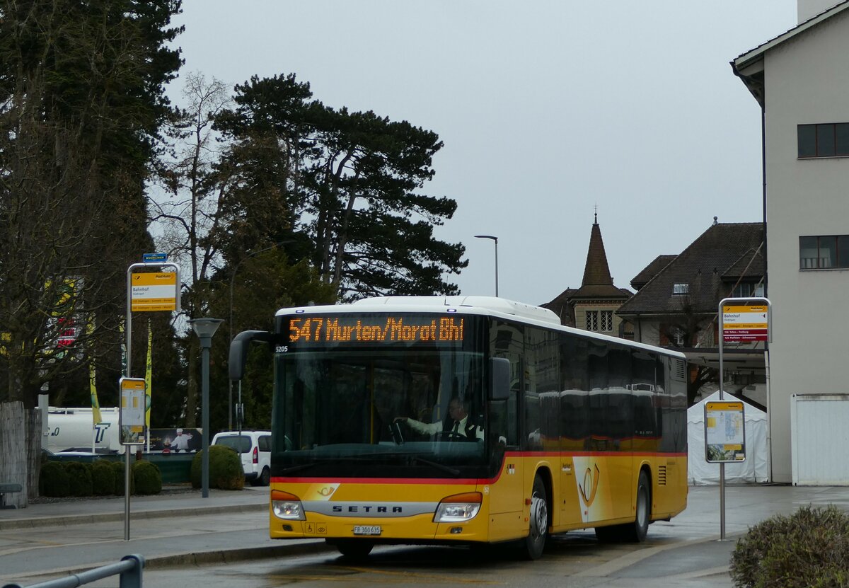 (234'219) - Wieland, Murten - Nr. 52/FR 300'635 - Setra am 8. April 2022 beim Bahnhof Ddingen