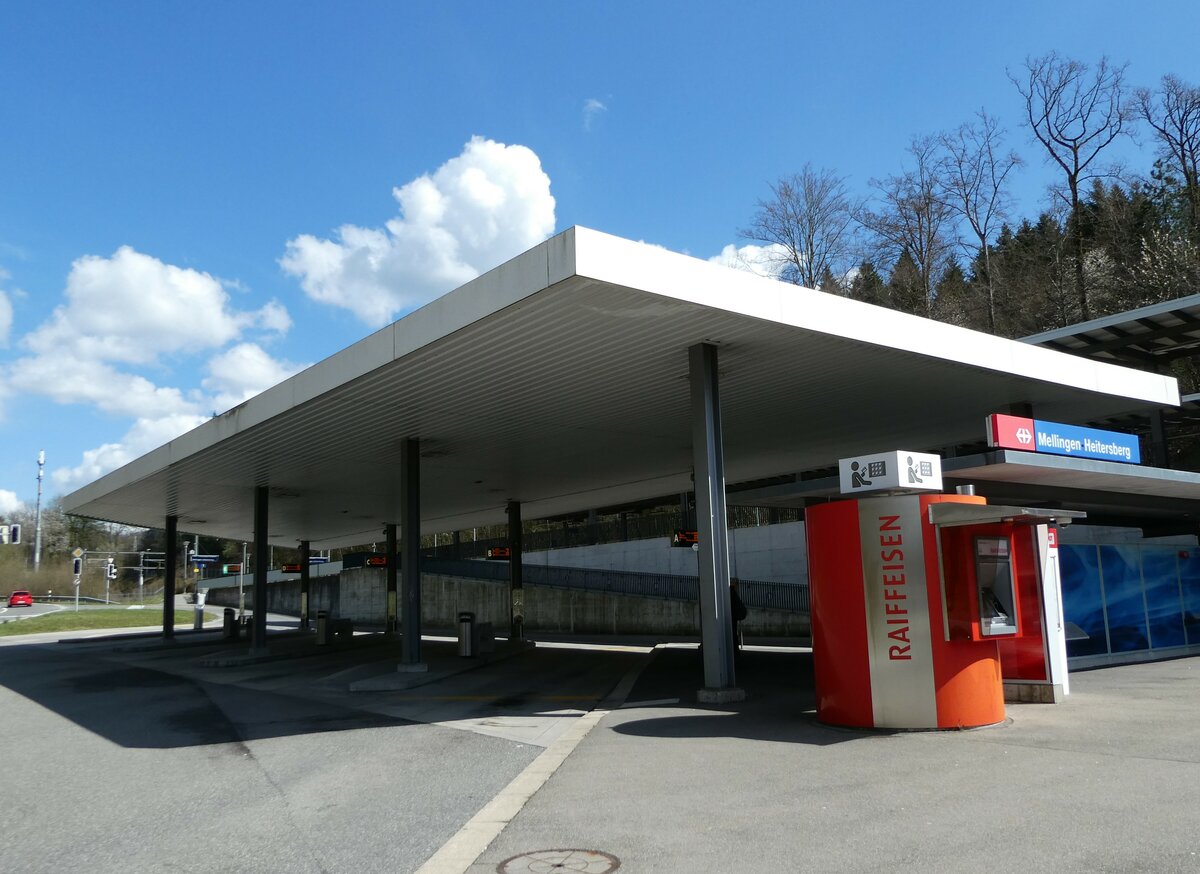 (234'357) - PostAuto-Haltestellen am 10. April 2022 beim Bahnhof Mellingen-Heitersberg