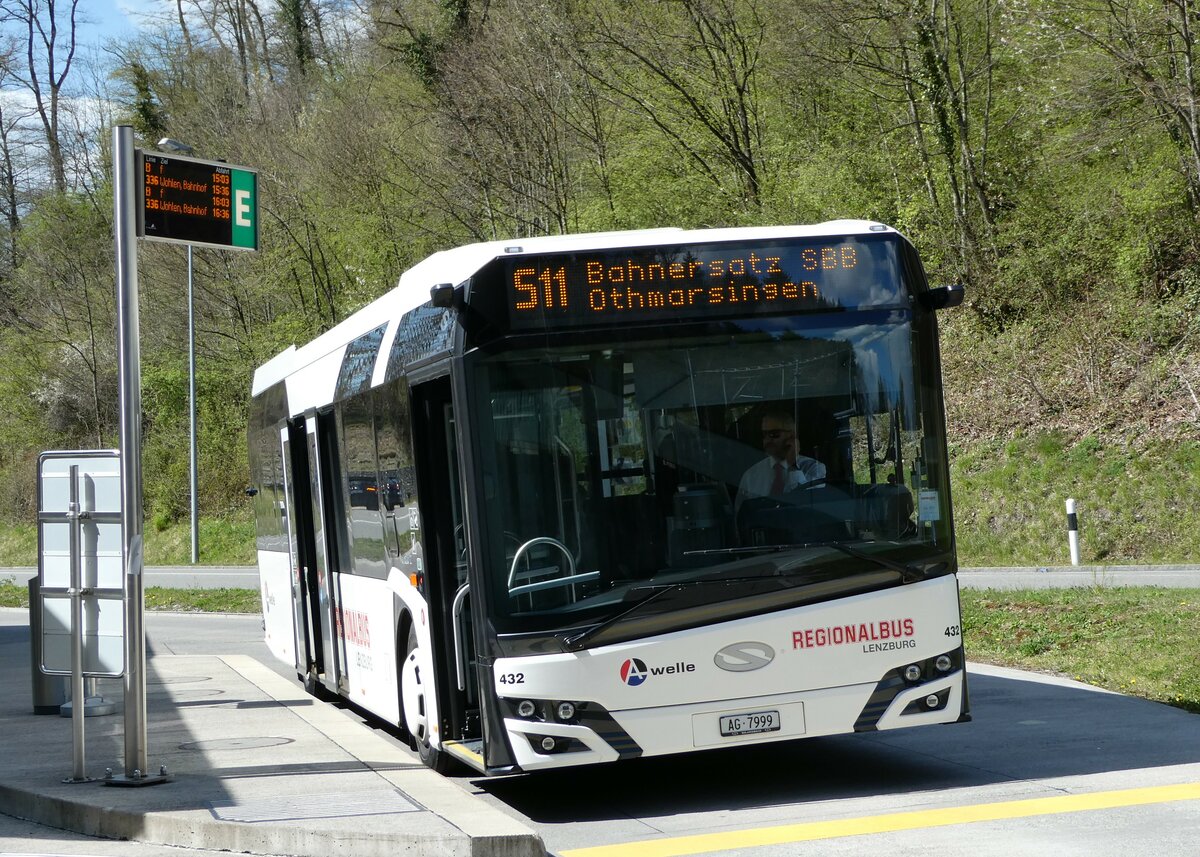 (234'360) - Knecht, Windisch - Nr. 432/AG 7999 - Solaris am 10. April 2022 beim Bahnhof Mellingen-Heitersberg