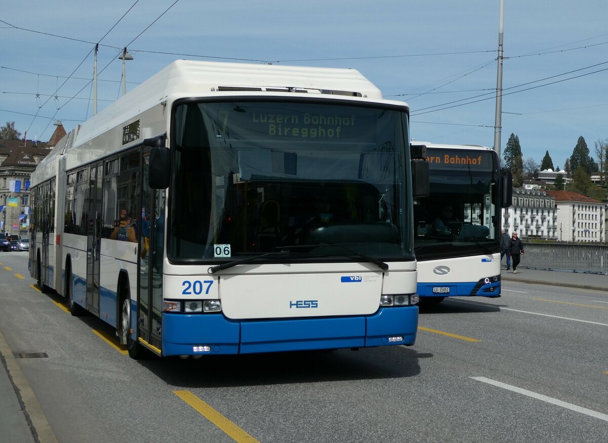 (234'431) - VBL Luzern - Nr. 207 - Hess/Hess Gelenktrolleybus am 11. April 2022 in Luzern, Bahnhofbrcke