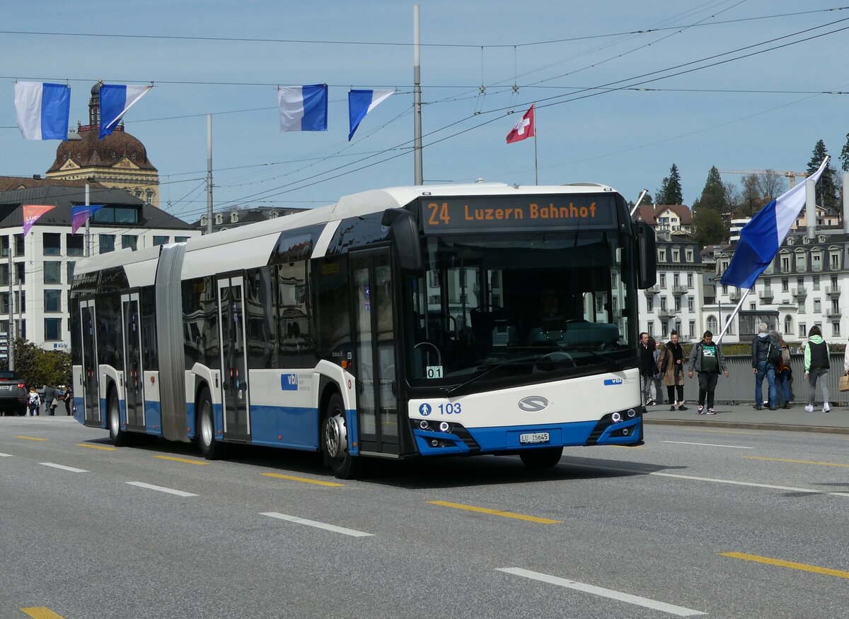 (234'442) - VBL Luzern - Nr. 103/LU 15'645 - Solaris am 11. April 2022 in Luzern, Bahnhofbrcke