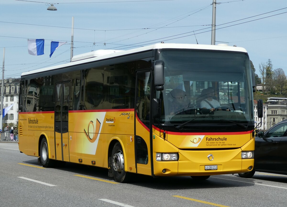 (234'445) - PostAuto Zentralschweiz - LU 280'213 - Irisbus (ex PostAuto Ostschweiz) am 11. April 2022 in Luzern, Bahnhofbrcke