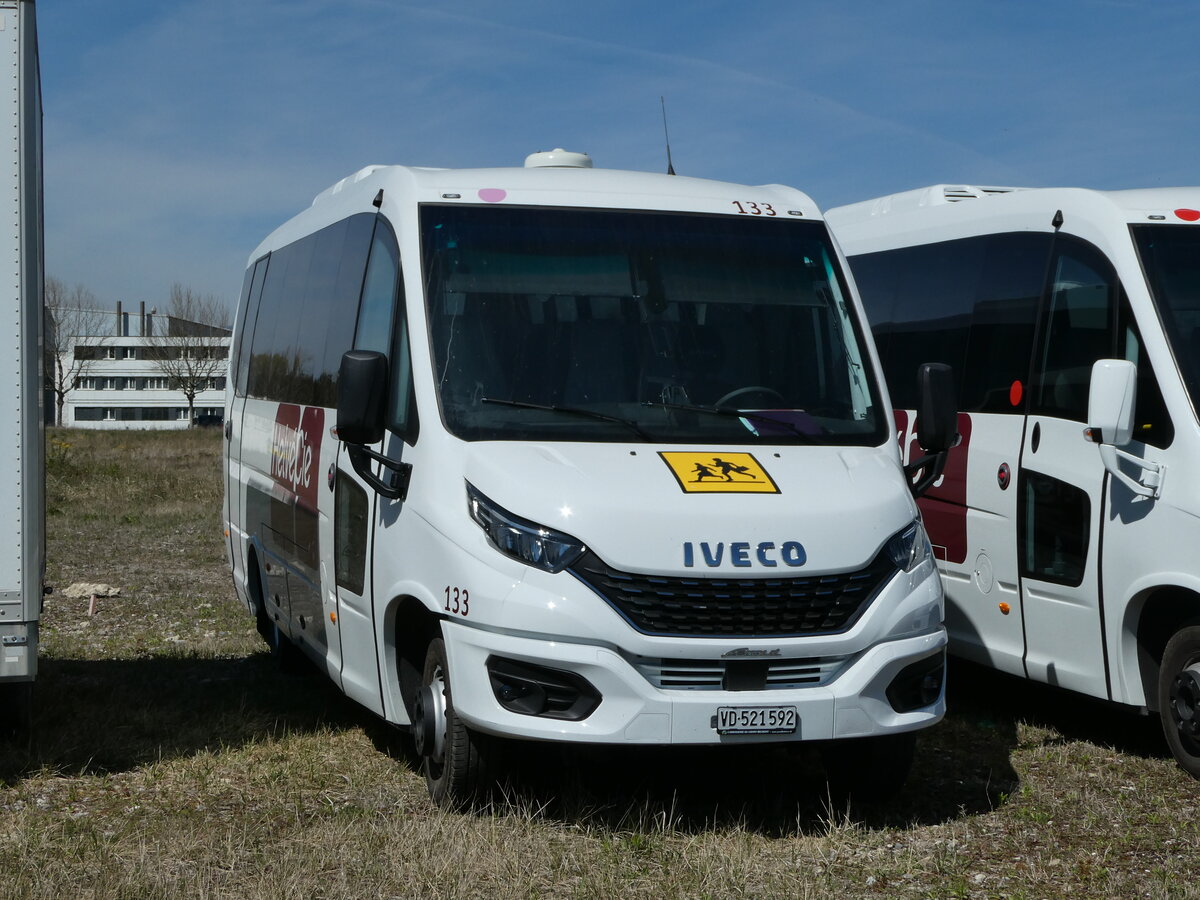 (234'774) - HelvCie, Satigny - Nr. 133/VD 521'592 - Iveco am 18. April 2022 in Avenches, Route Industrielle
