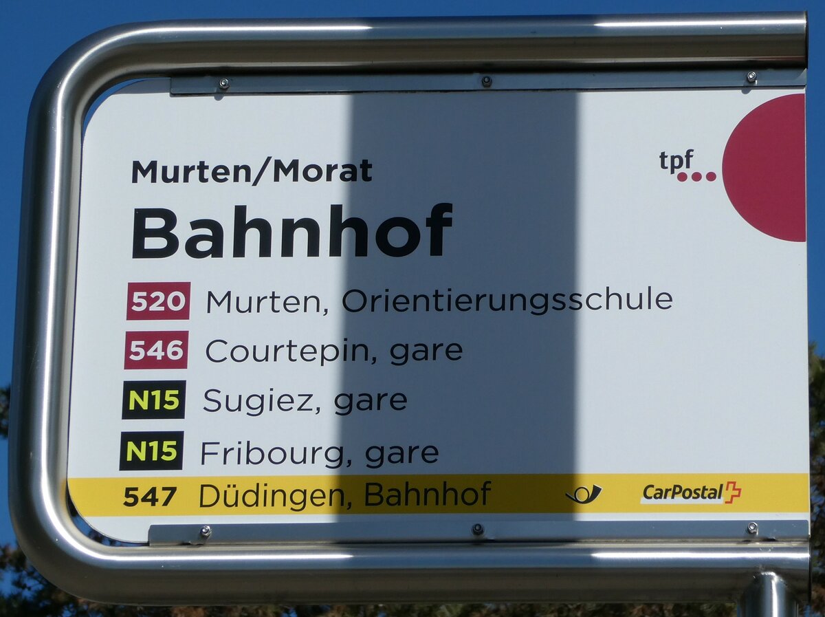 (234'780) - tpf/PostAuto-Haltestellenschild - Murten/Morat, Bahnhof - am 18. April 2022
