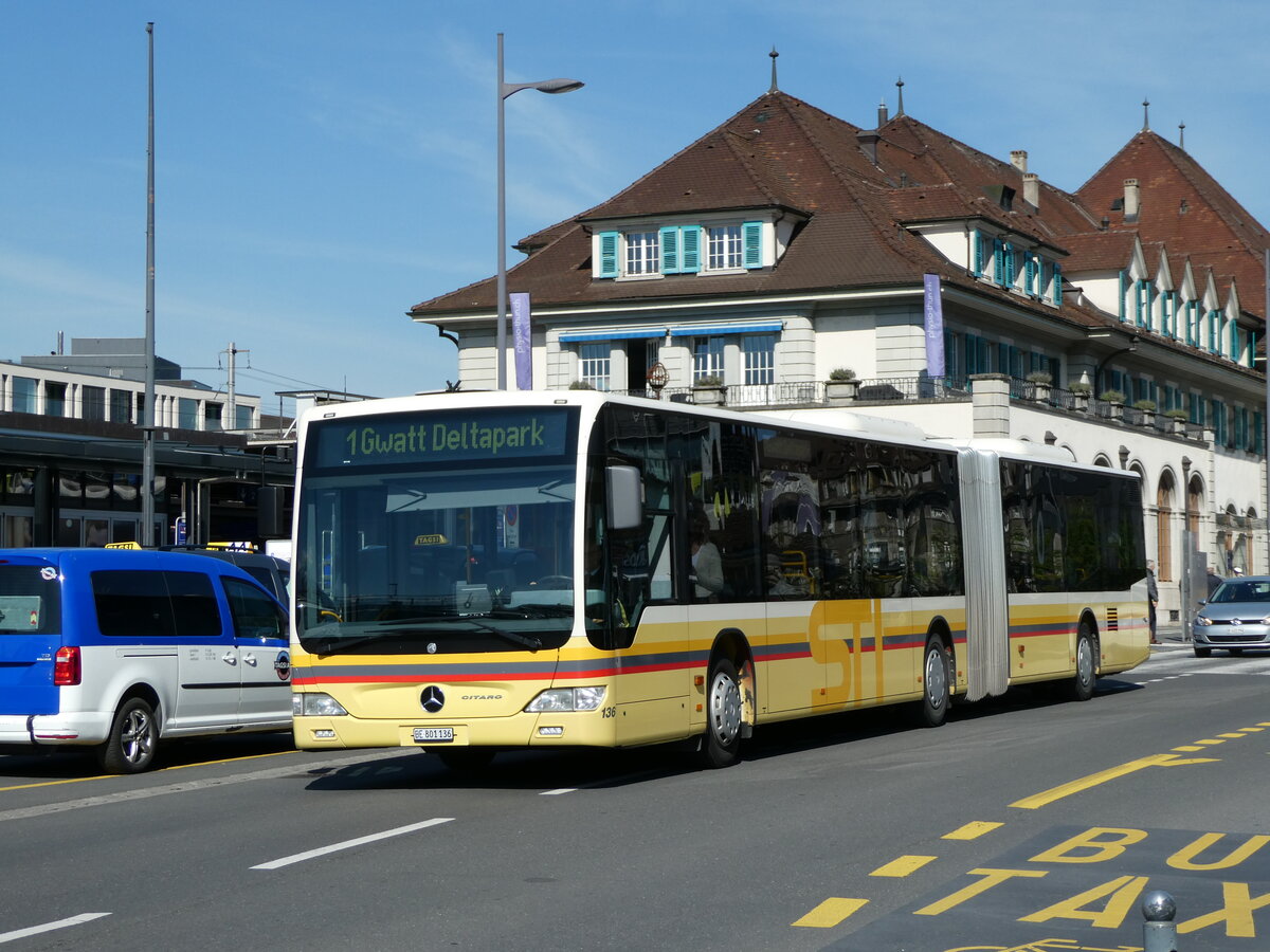 (235'000) - STI Thun - Nr. 136/BE 801'136 - Mercedes am 2. Mai 2022 beim Bahnhof Thun