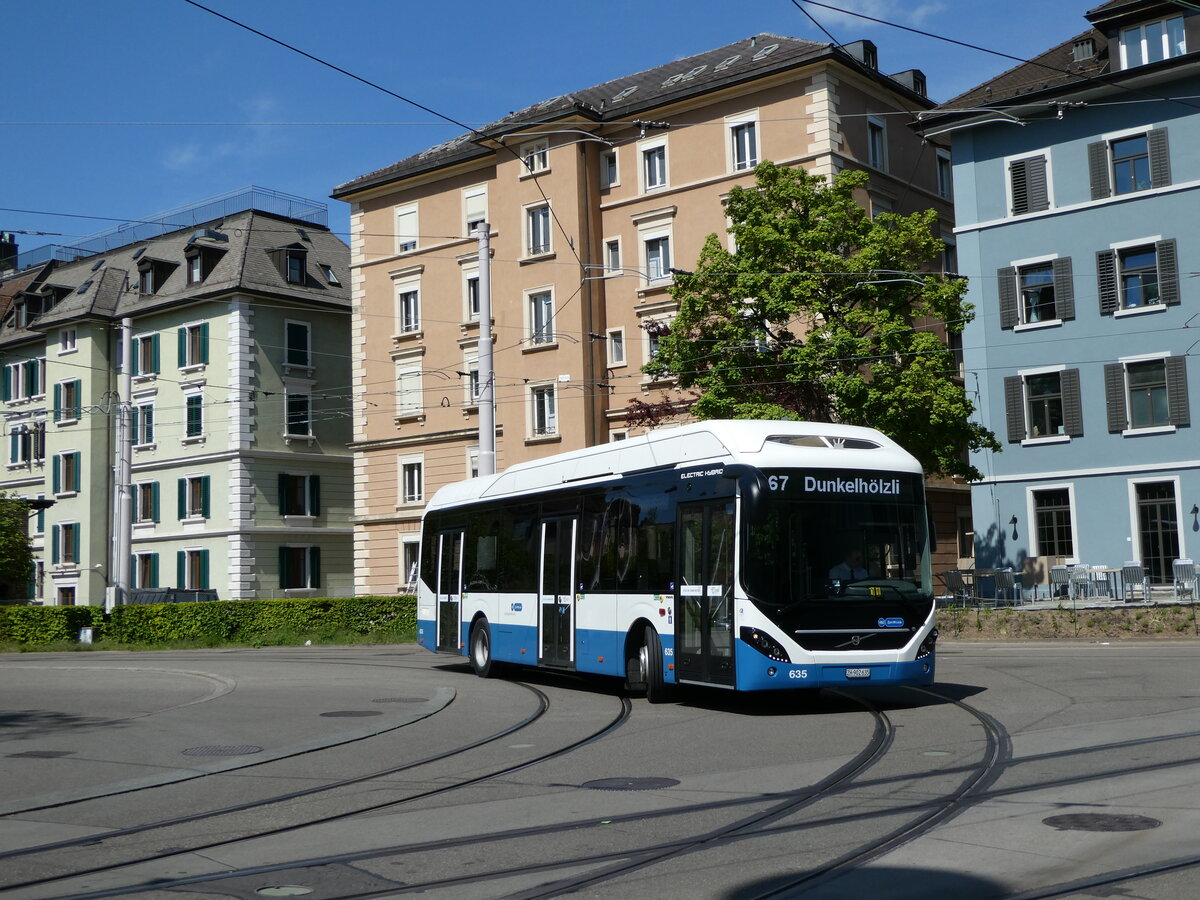 (235'066) - VBZ Zrich - Nr. 635/ZH 902'635 - Volvo am 2. Mai 2022 beim Bahnhof Zrich-Wiedikon