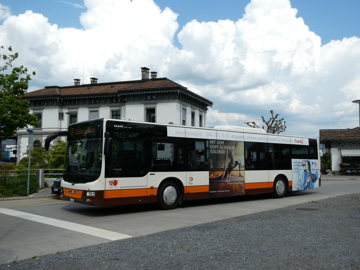 (235'158) - Bamert, Wollerau - SZ 26'202 - MAN am 4. Mai 2022 beim Bahnhof Richterswil
