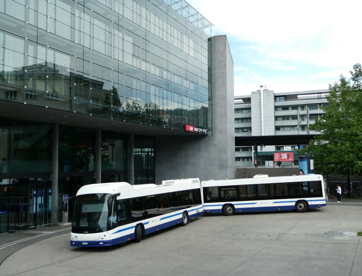 (235'204) - ZVB Zug - Nr. 173/ZG 88'173 - Hess + Nr. 503/ZG 84'503 - Lanz+Marti/Hess Personenanhnger am 4. Mai 2022 beim Bahnhof Zug