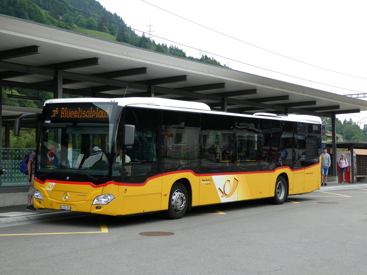 (236'103) - PostAuto Bern - BE 654'090 - Mercedes am 22. Mai 2022 beim Bahnhof Reichenbach